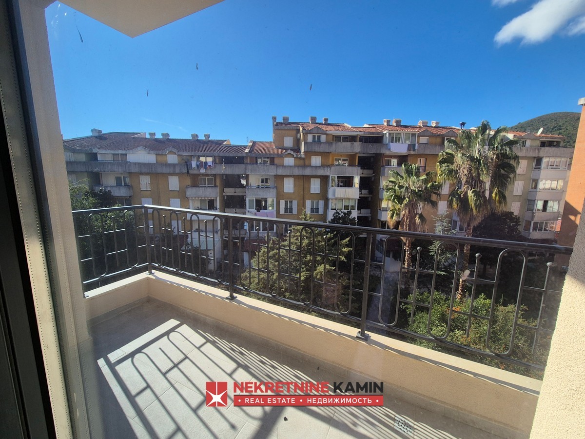 Trosoban stan 115m2 u novogradnji, Adok, Budva